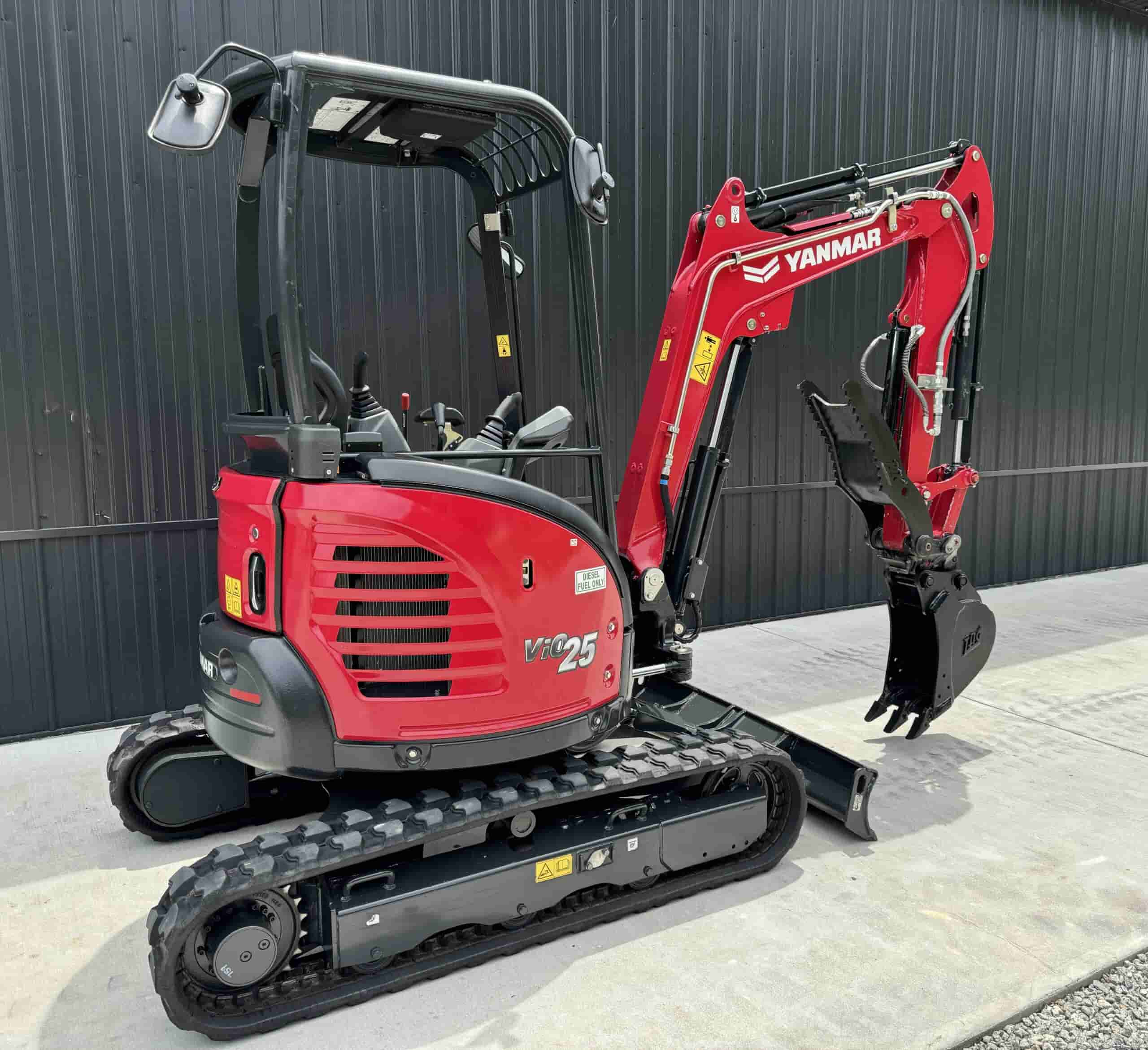 2022 YANMAR VIO25
